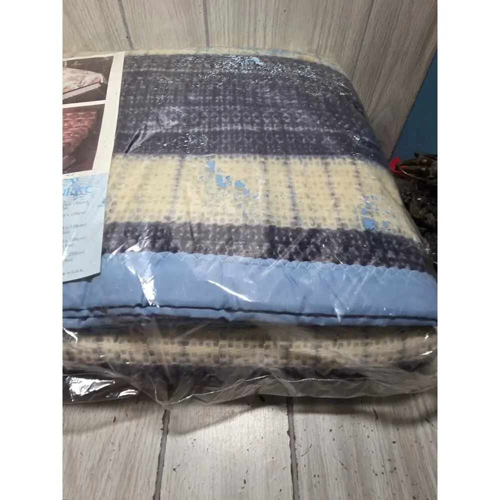 Vtg Super Value by Beacon Satin Trim Blanket Twin/Full Blue White Plaid USA NOS